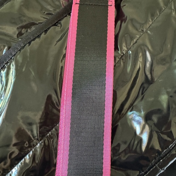 NWT Perri Noir Haute Shore Puffer Crossbody Purse with Black/Pink Handle - Picture 11 of 14